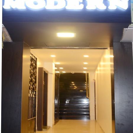 Hotel Modern Mumbai  Buitenkant foto