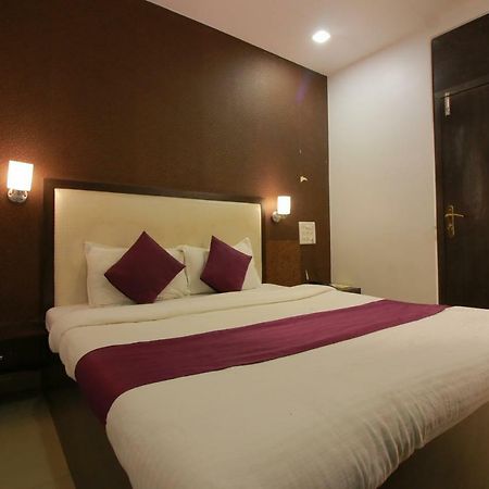Hotel Modern Mumbai  Buitenkant foto