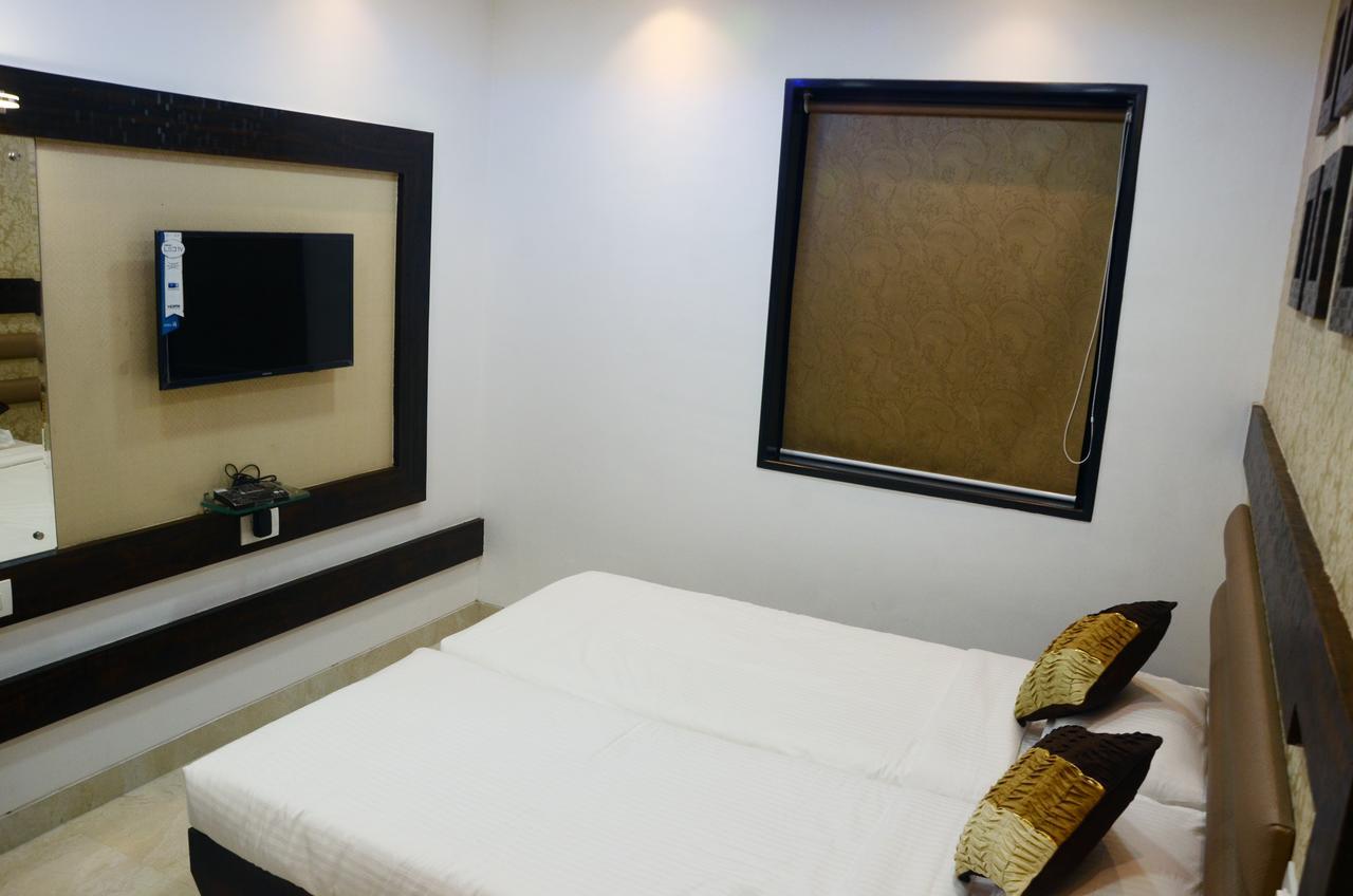 Hotel Modern Mumbai  Buitenkant foto