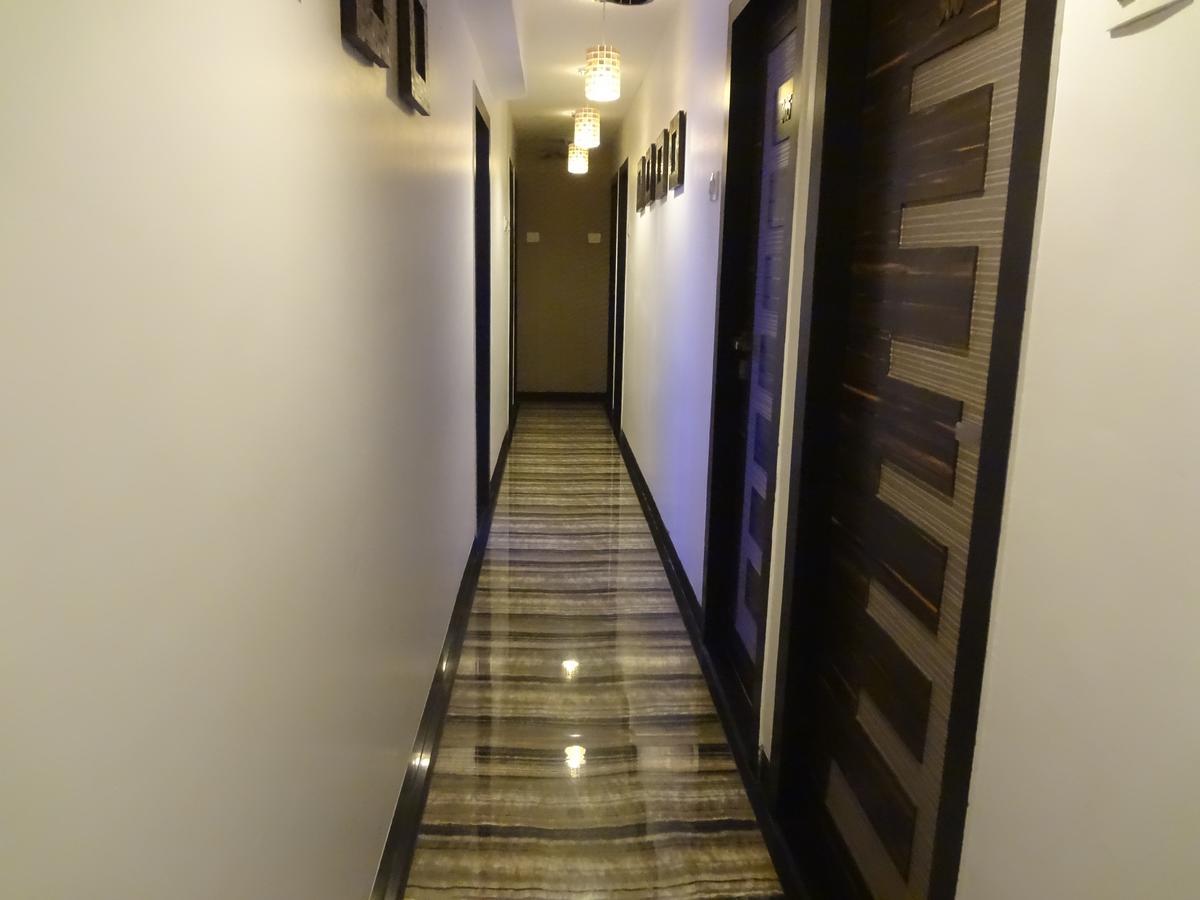 Hotel Modern Mumbai  Buitenkant foto