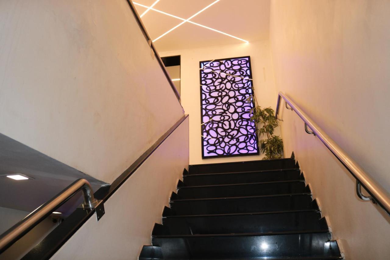 Hotel Modern Mumbai  Buitenkant foto