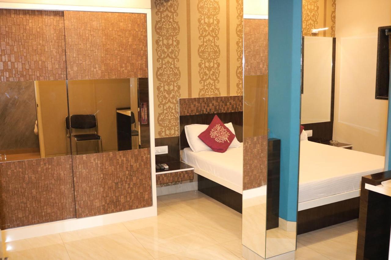 Hotel Modern Mumbai  Buitenkant foto