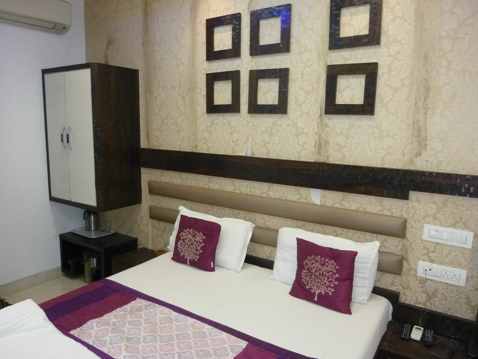 Hotel Modern Mumbai  Buitenkant foto